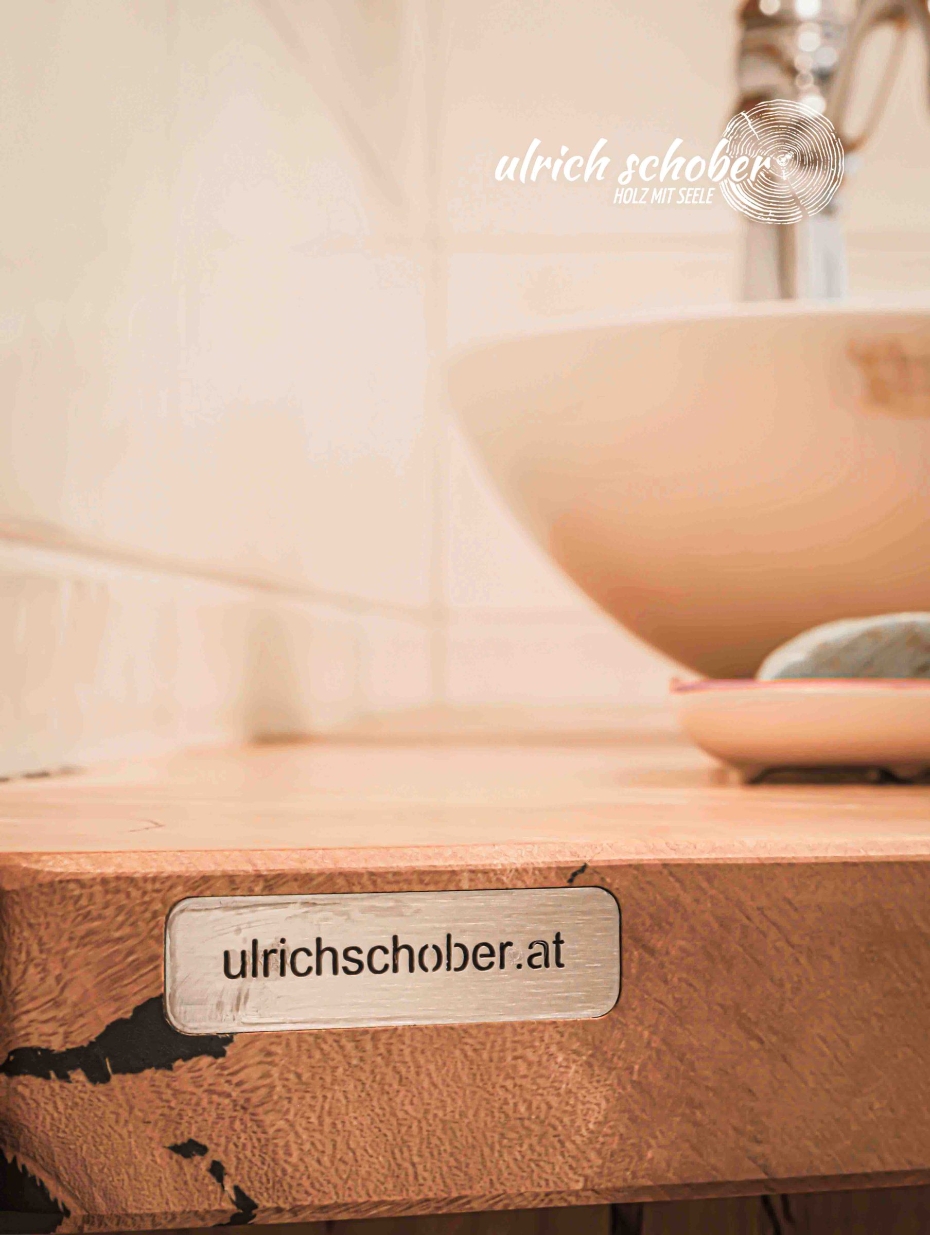 Messingschild ulrichschober.at an der Waschtischkante